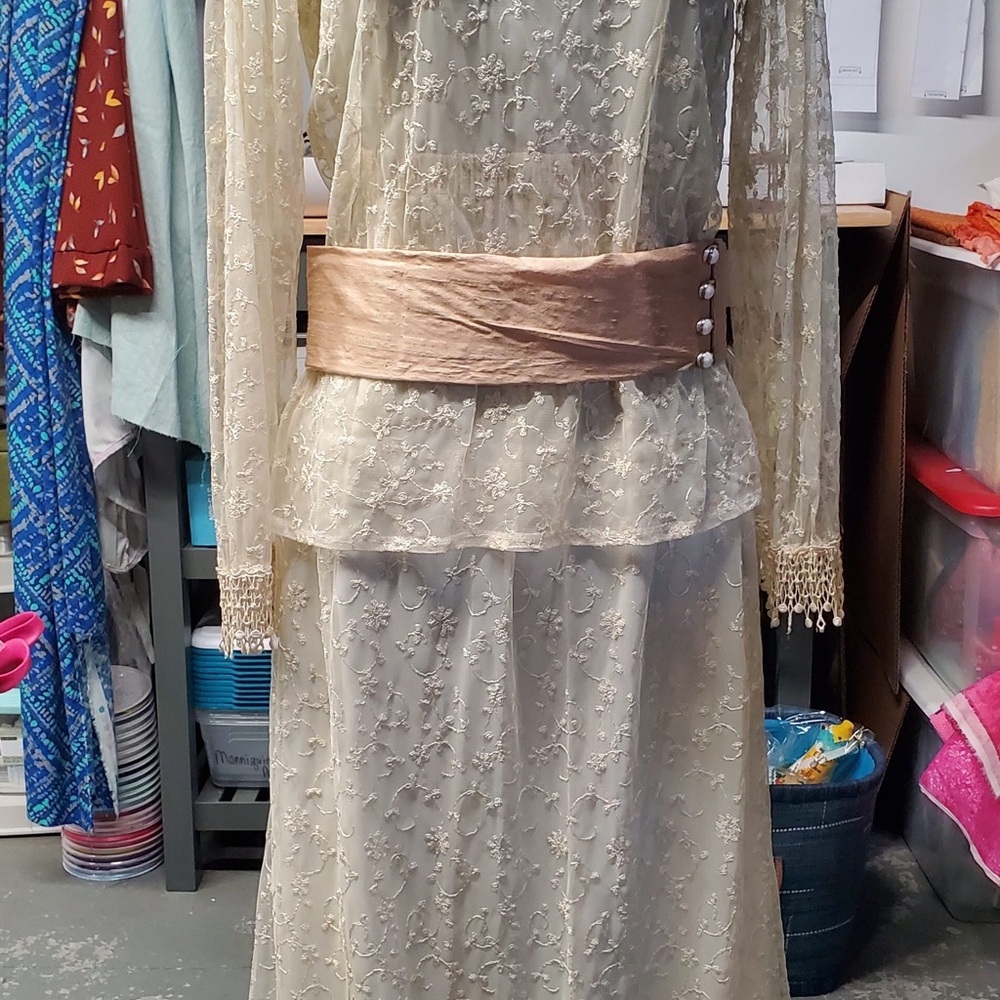 Vintage lace style wedding dress set